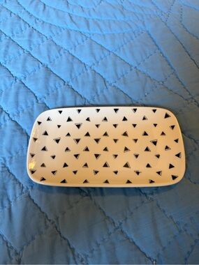 Gen3 White Ceramic Trinket Dish with Black Triangle Pattern
